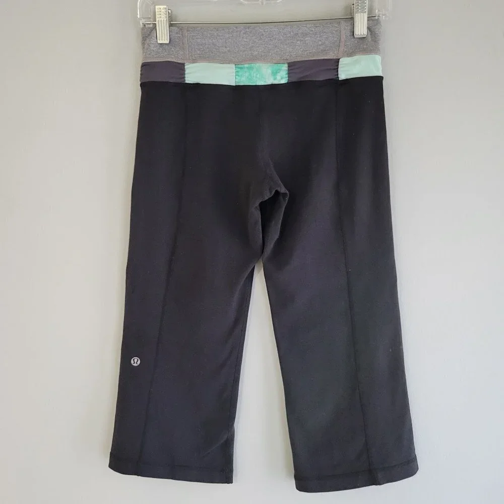 Lululemon Reversable Cropped Work out Leggings Size 4 - Picture 3 of 10